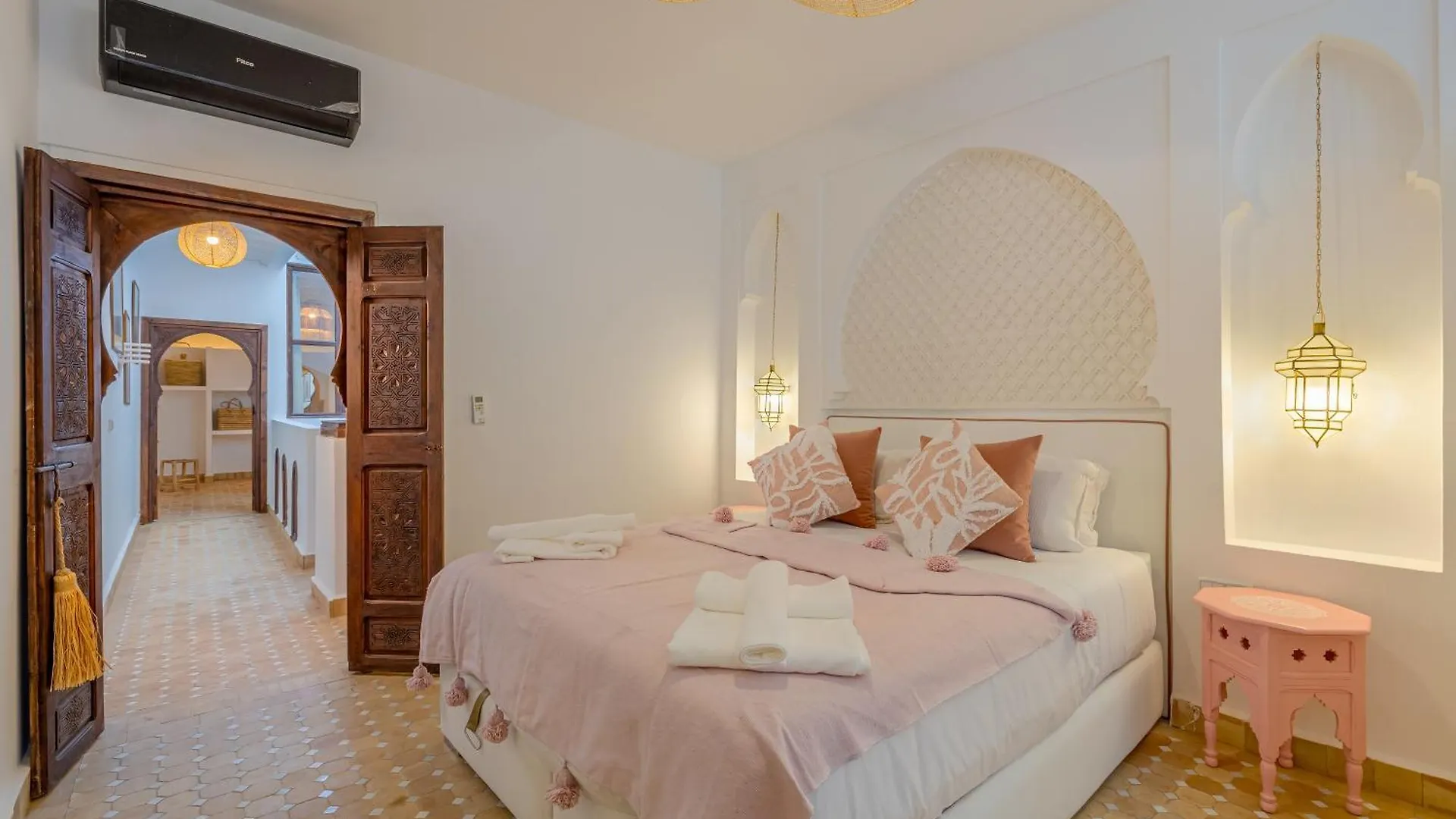 Riad Dar Lalla Saadia-Exclusiv-Heatedpool-Breakfast Marrakesh Villa